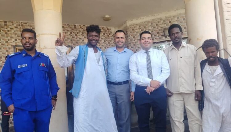 شباب الامرأر داخل القنصلية المصرية